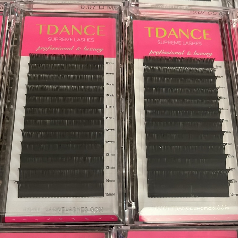 T dance eyelash extension fans 
All different measurements and styles